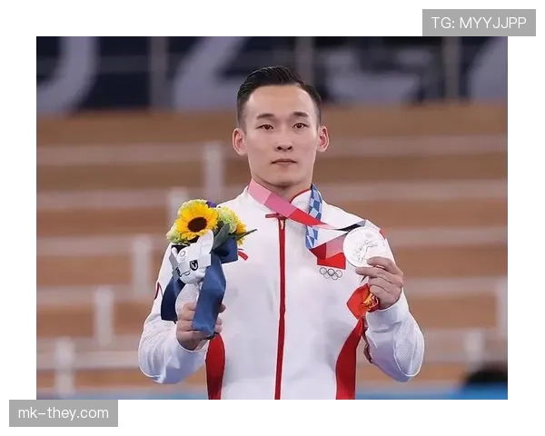 肖若腾赛场上像猛兽,下车拎菜篮子那一秒名表居然闪瞎我眼 肖若腾赛场上像猛兽,下车拎菜篮子那一秒名表居然闪瞎我眼